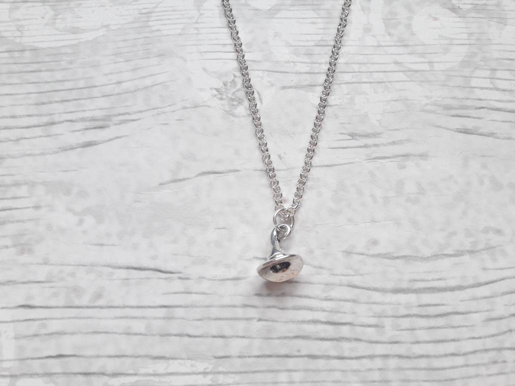 Witches hat necklace, halloween jewellery, fall jewelry, autumn accessory, gothic jewellery, goth witch present, pagan gift, witch necklace