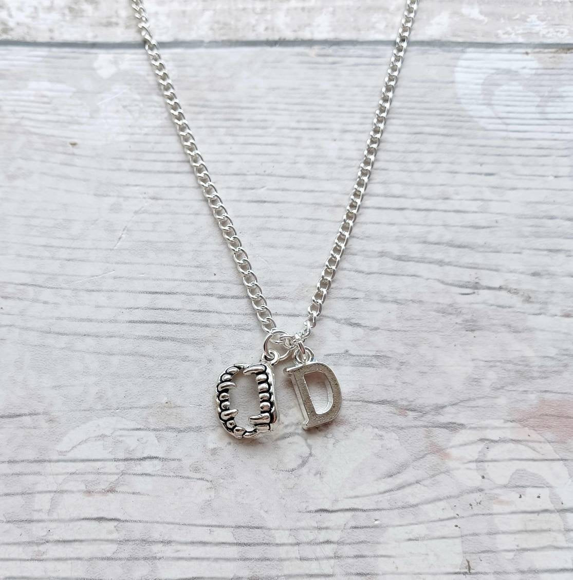 Fang necklace, halloween jewellery, fall jewelry, autumn accessory, gothic jewellery, kids jewelry, vampire fangs necklace, goth present