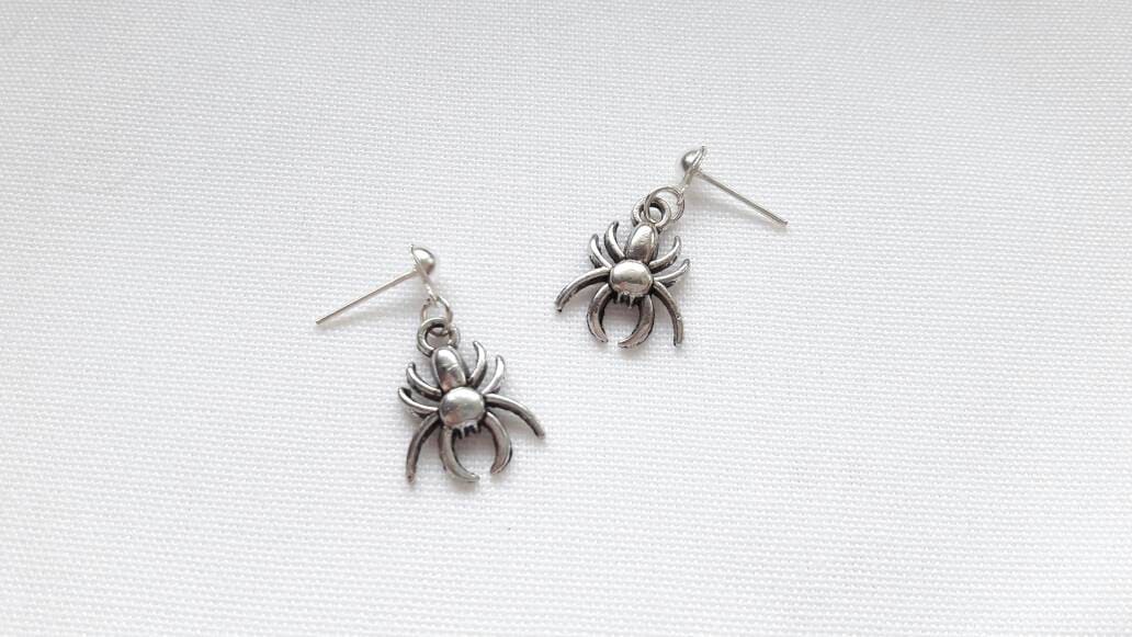 Spider earrings, bug earrings, Halloween jewellery, witch earrings, vampire earrings, gothic earrings, insect pendant
