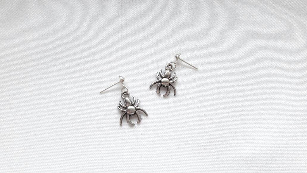 Spider earrings, bug earrings, Halloween jewellery, witch earrings, vampire earrings, gothic earrings, insect pendant