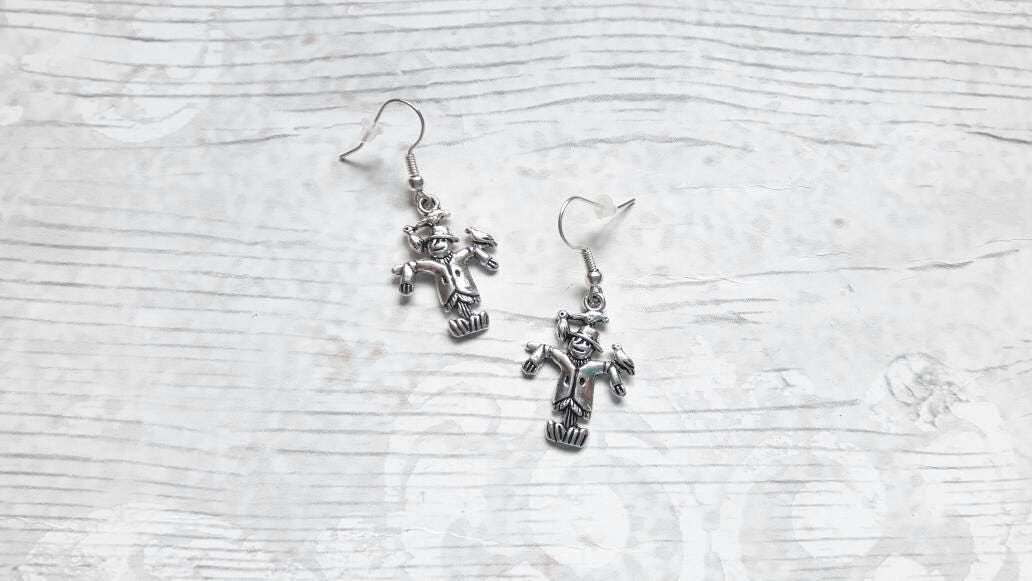scarecrow earrings, scarecrow jewellery, halloween jewelry, autumn jewellery, gifts for farmer, stocking filler, fall farm accessory,