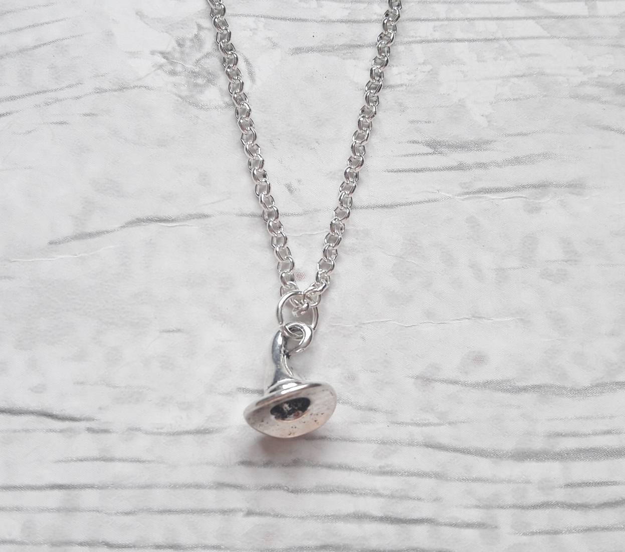 Witches hat necklace, halloween jewellery, fall jewelry, autumn accessory, gothic jewellery, goth witch present, pagan gift, witch necklace