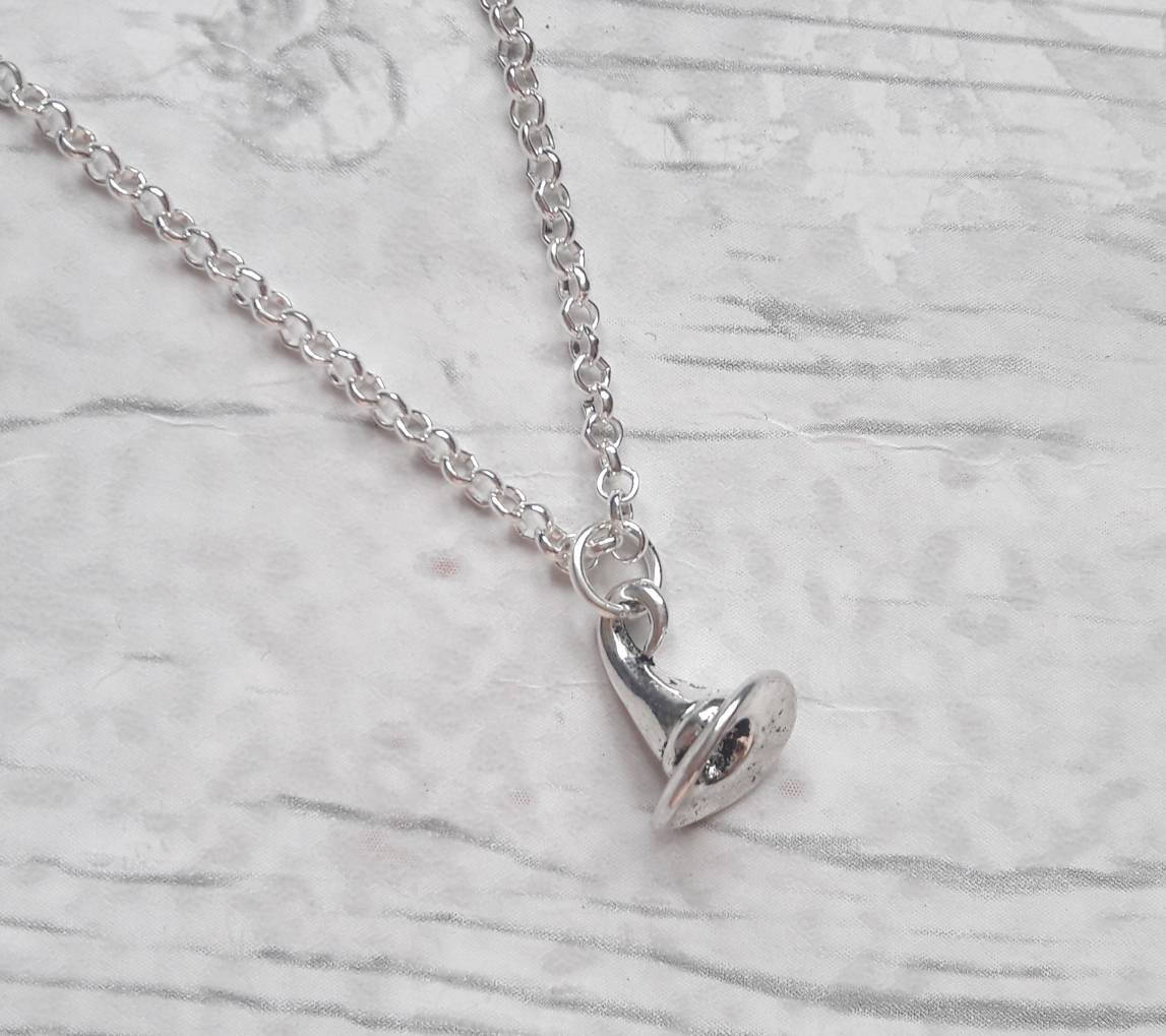 Witches hat necklace, halloween jewellery, fall jewelry, autumn accessory, gothic jewellery, goth witch present, pagan gift, witch necklace