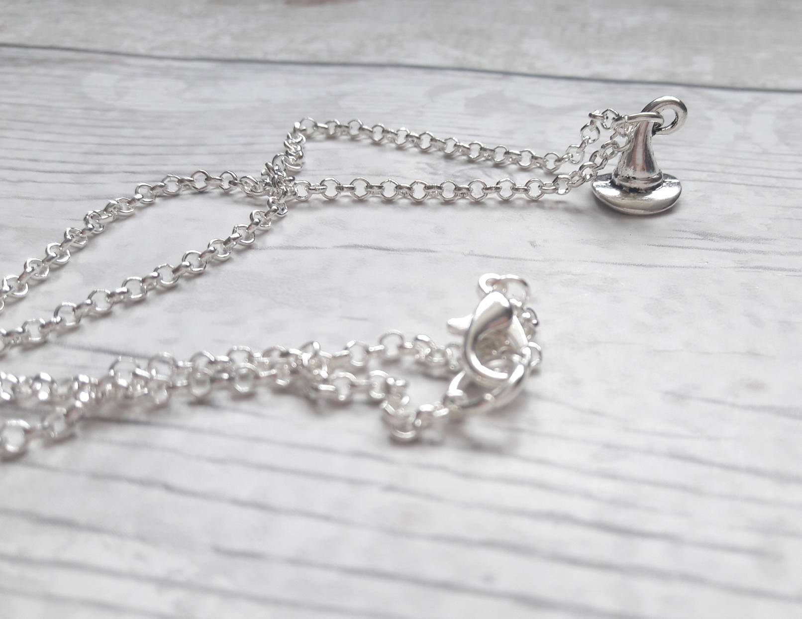 Witches hat necklace, halloween jewellery, fall jewelry, autumn accessory, gothic jewellery, goth witch present, pagan gift, witch necklace