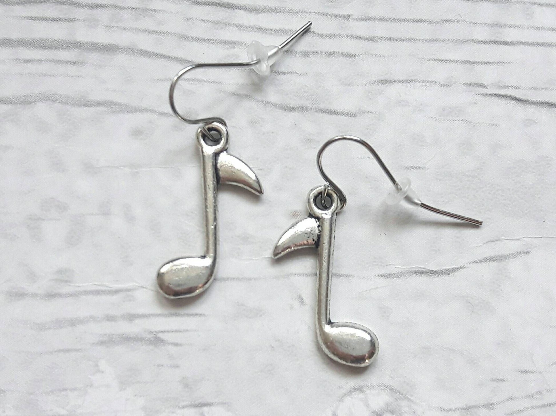 Eighth musical note earrings, quaver jewellery, singer jewelry, gifts for music teachers, music present, vintage earrings, musician gift