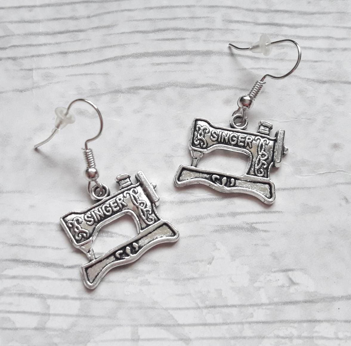 Sewing machine earrings, seamstress jewellery, sewing jewelry, sewing gift for mothers day, vintage singer sewing machine charms