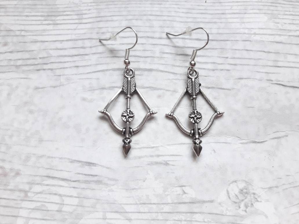 Crossbow earrings, bow and arrow jewellery, archery earrings, zombie apocalypse present, Halloween jewelry, gifts for her, birthday present