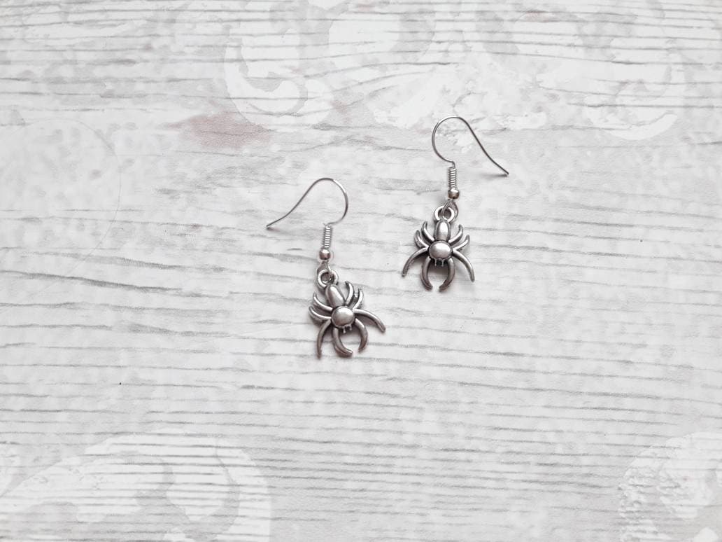 Spider earrings, bug earrings, Halloween jewellery, witch earrings, vampire earrings, gothic earrings, insect pendant