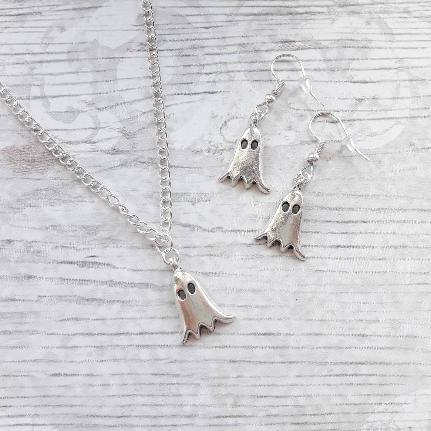 Spooky ghost necklace, halloween jewellery, fall jewelry, autumn costume accessory, gothic jewellery, spiritual present, pagan gift