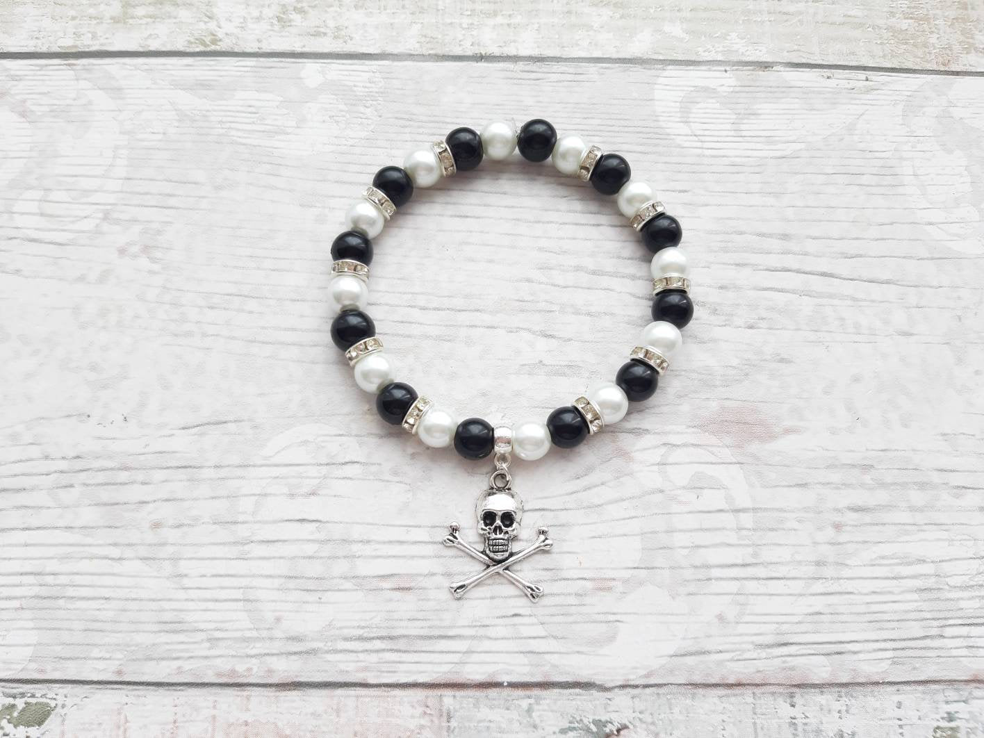 skull and cross bone bracelet, skeleton jewellery, gothic jewelry, pirate bracelet, Halloween bracelet, all Hallows eve, witchcraft bracelet