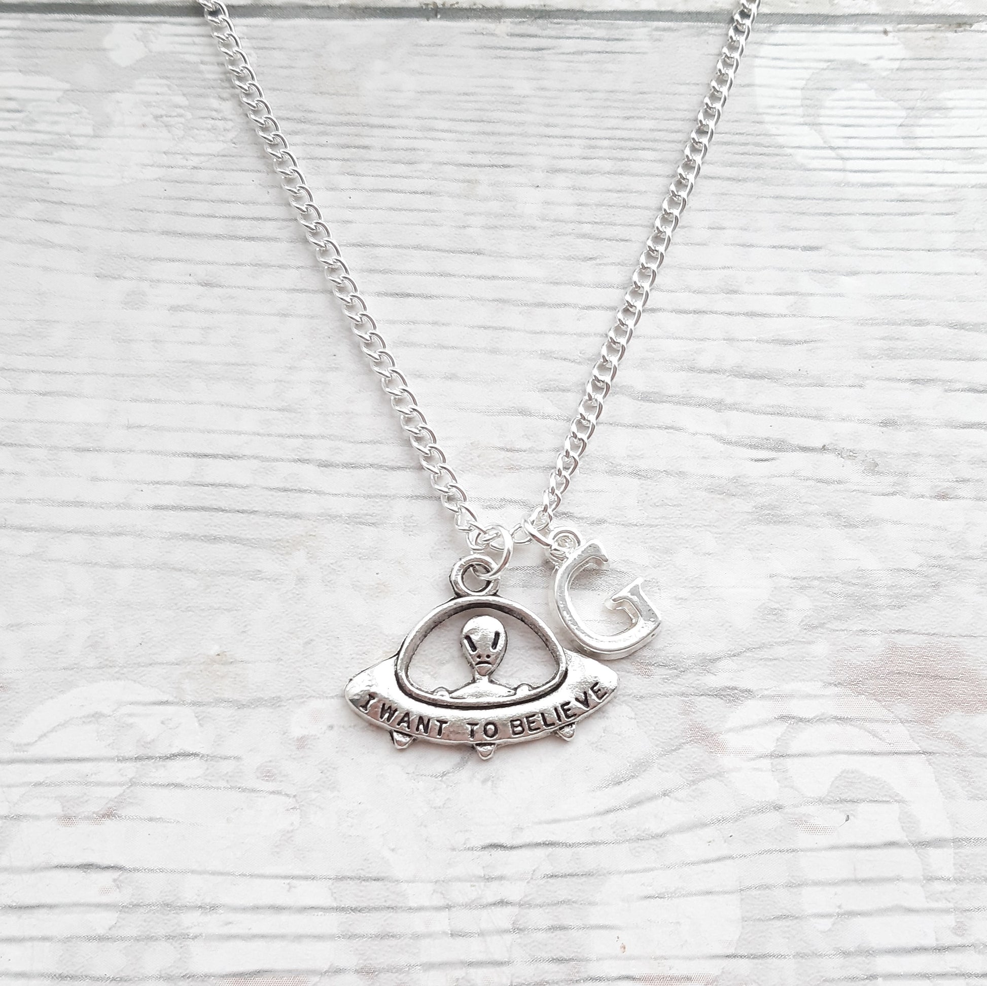 UFO alien necklace, sci-fi jewellery, spaceship jewelry, i want to believe necklace, extra terrestrial gift, martian jewellery