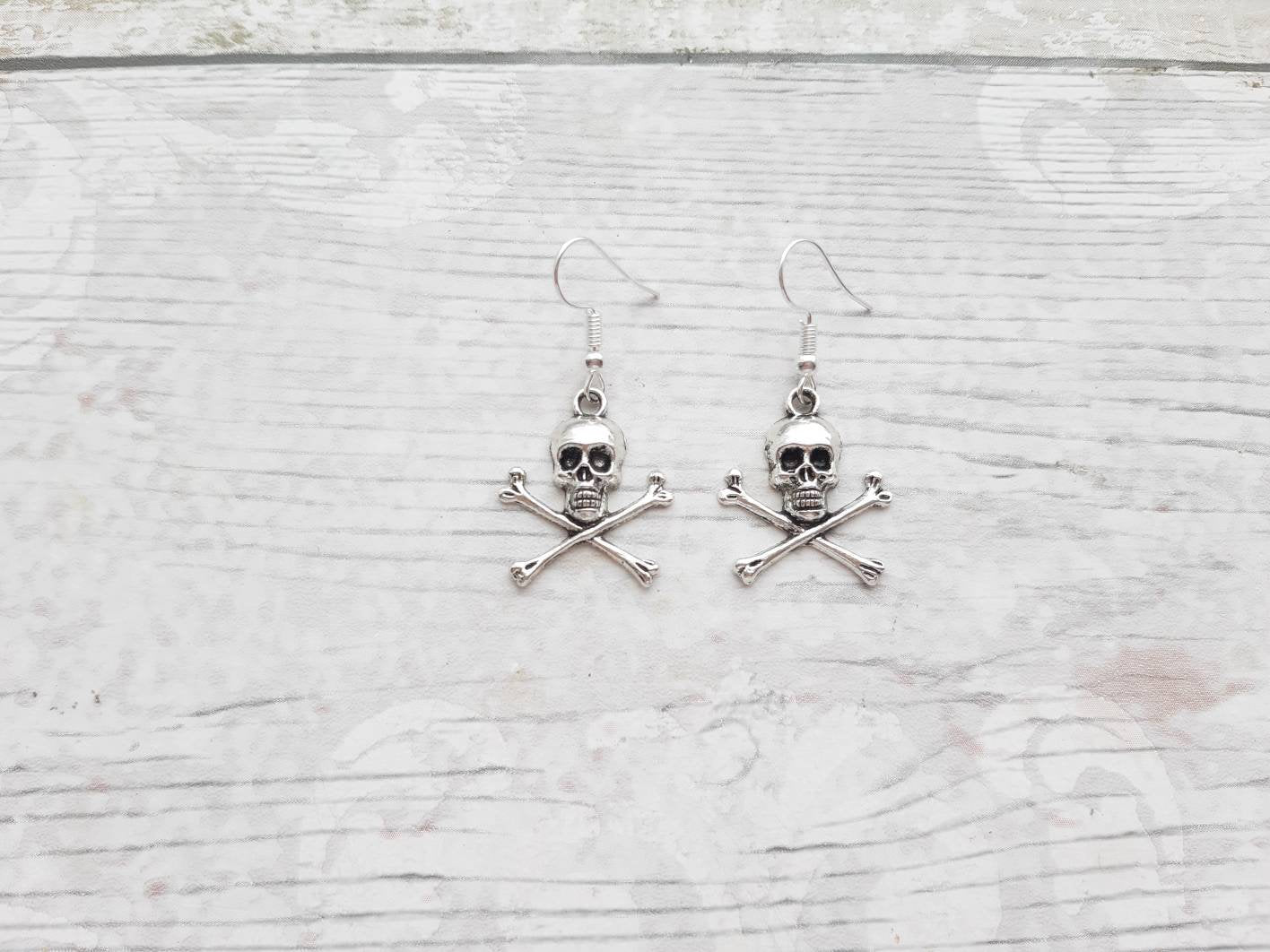 skull and cross bones earrings, skeleton earrings, halloween earrings, gothic earrings, halloween jewellery, halloween jewelry