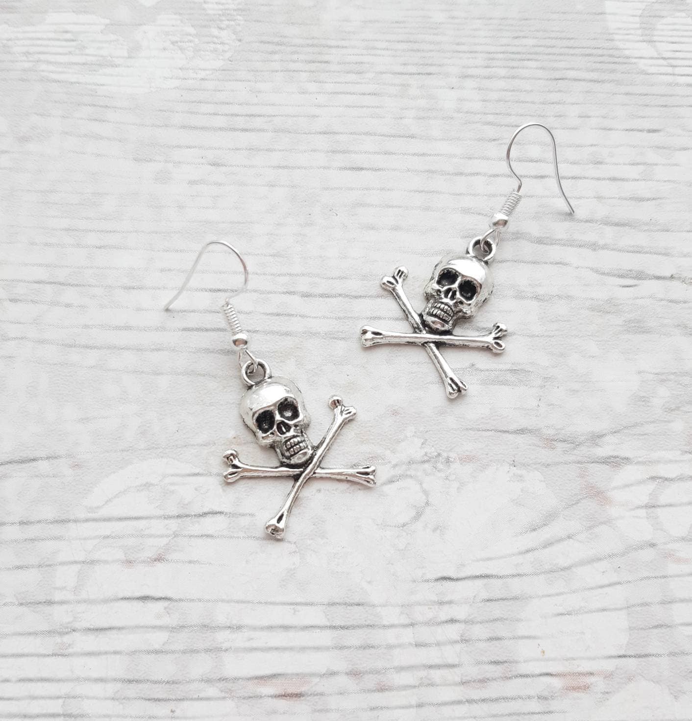 skull and cross bones earrings, skeleton earrings, halloween earrings, gothic earrings, halloween jewellery, halloween jewelry