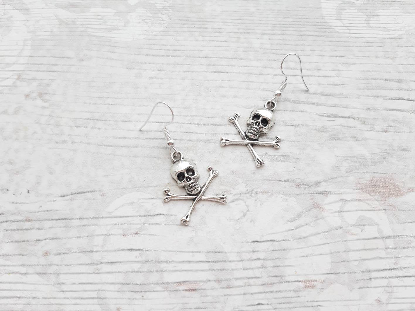 skull and cross bones earrings, skeleton earrings, halloween earrings, gothic earrings, halloween jewellery, halloween jewelry