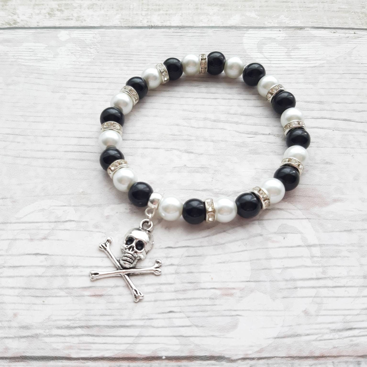 skull and cross bone bracelet, skeleton jewellery, gothic jewelry, pirate bracelet, Halloween bracelet, all Hallows eve, witchcraft bracelet