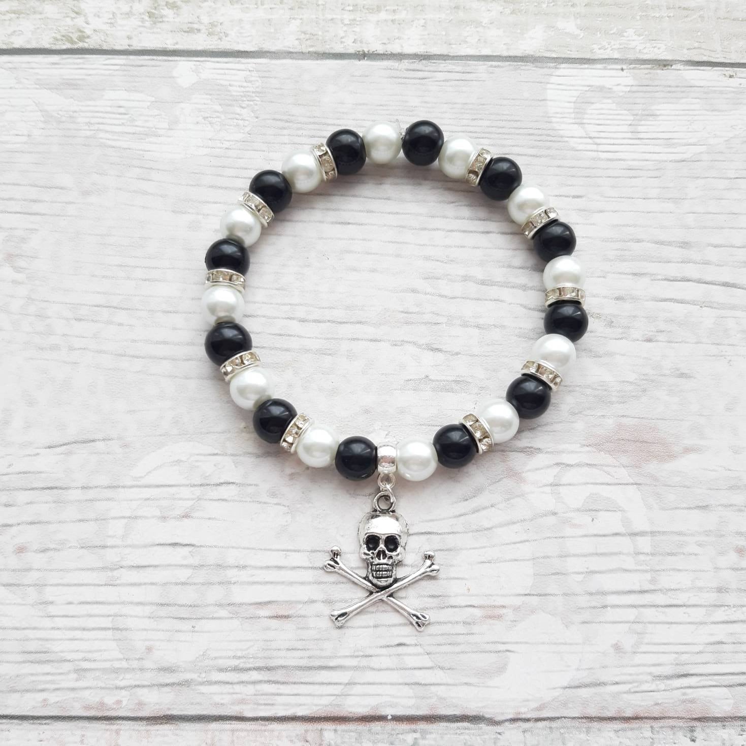 skull and cross bone bracelet, skeleton jewellery, gothic jewelry, pirate bracelet, Halloween bracelet, all Hallows eve, witchcraft bracelet