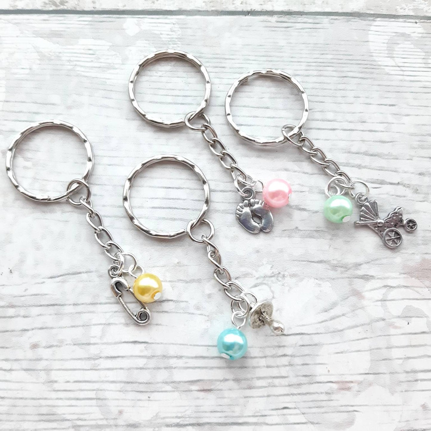 Baby shower keyrings, Gender reveal keychain, Baby shower favours, new baby party gifts, party bag filler, mum to be present, mummy keyring