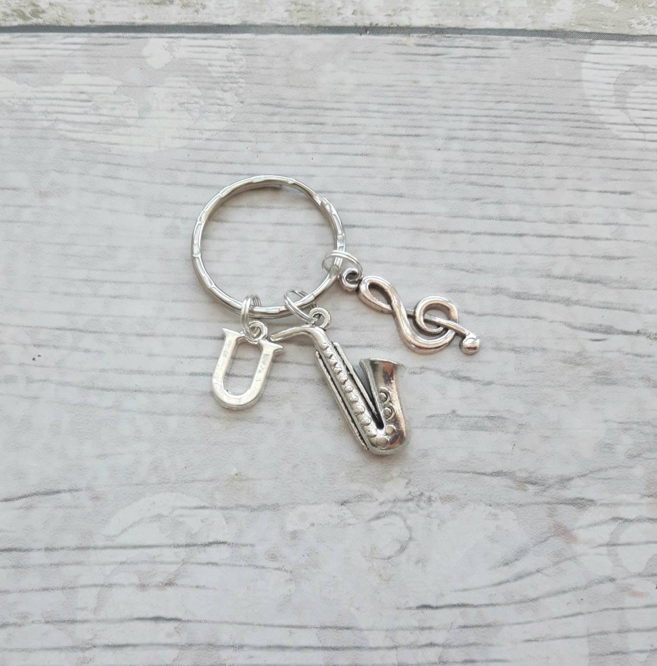 Saxophone initial keyring, music note keychain, musician present, gift for teacher, teacher appreciation, graduation gift, music instrument