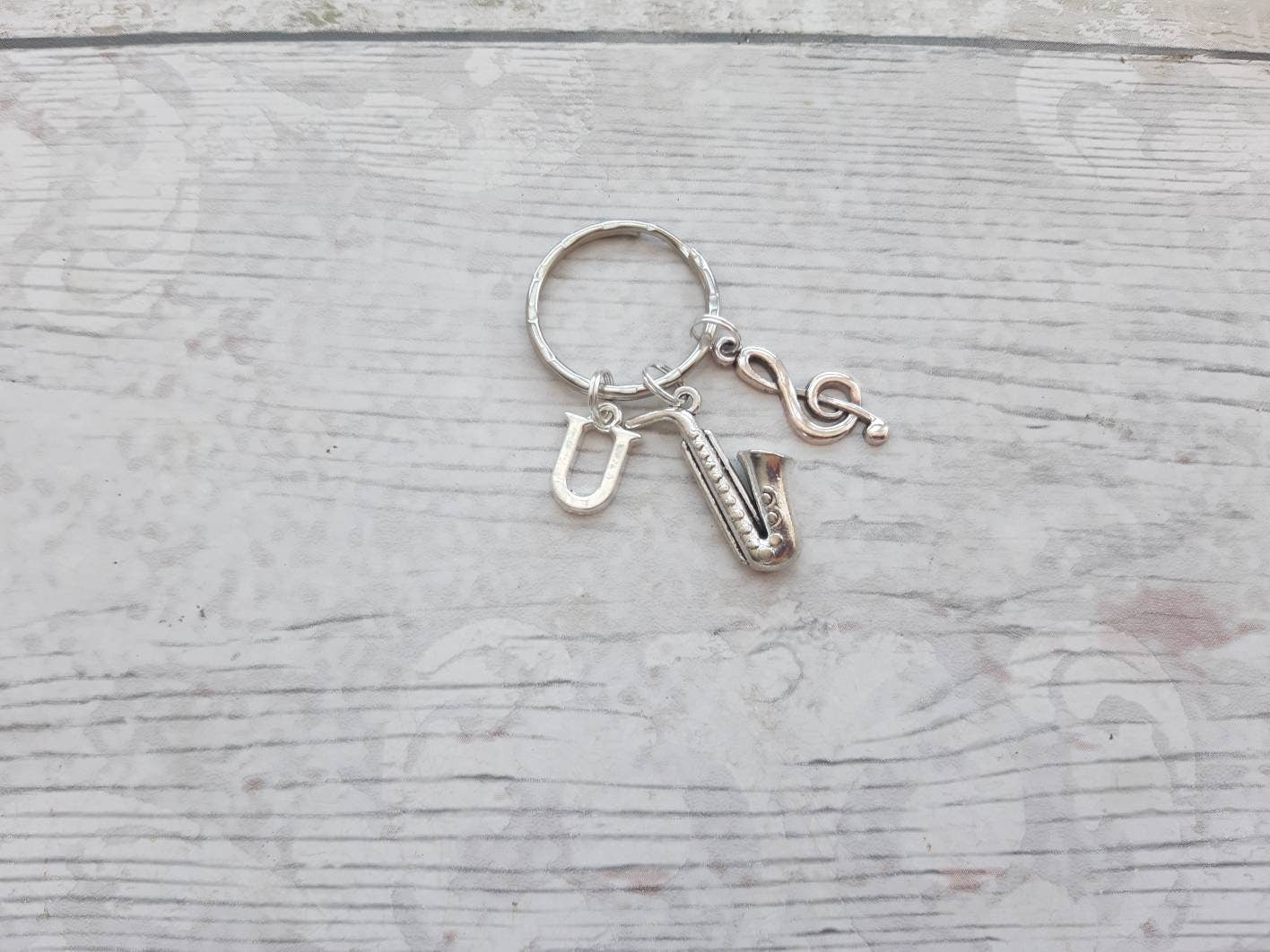 Saxophone initial keyring, music note keychain, musician present, gift for teacher, teacher appreciation, graduation gift, music instrument