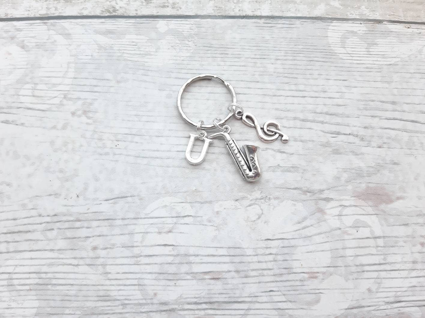 Saxophone initial keyring, music note keychain, musician present, gift for teacher, teacher appreciation, graduation gift, music instrument