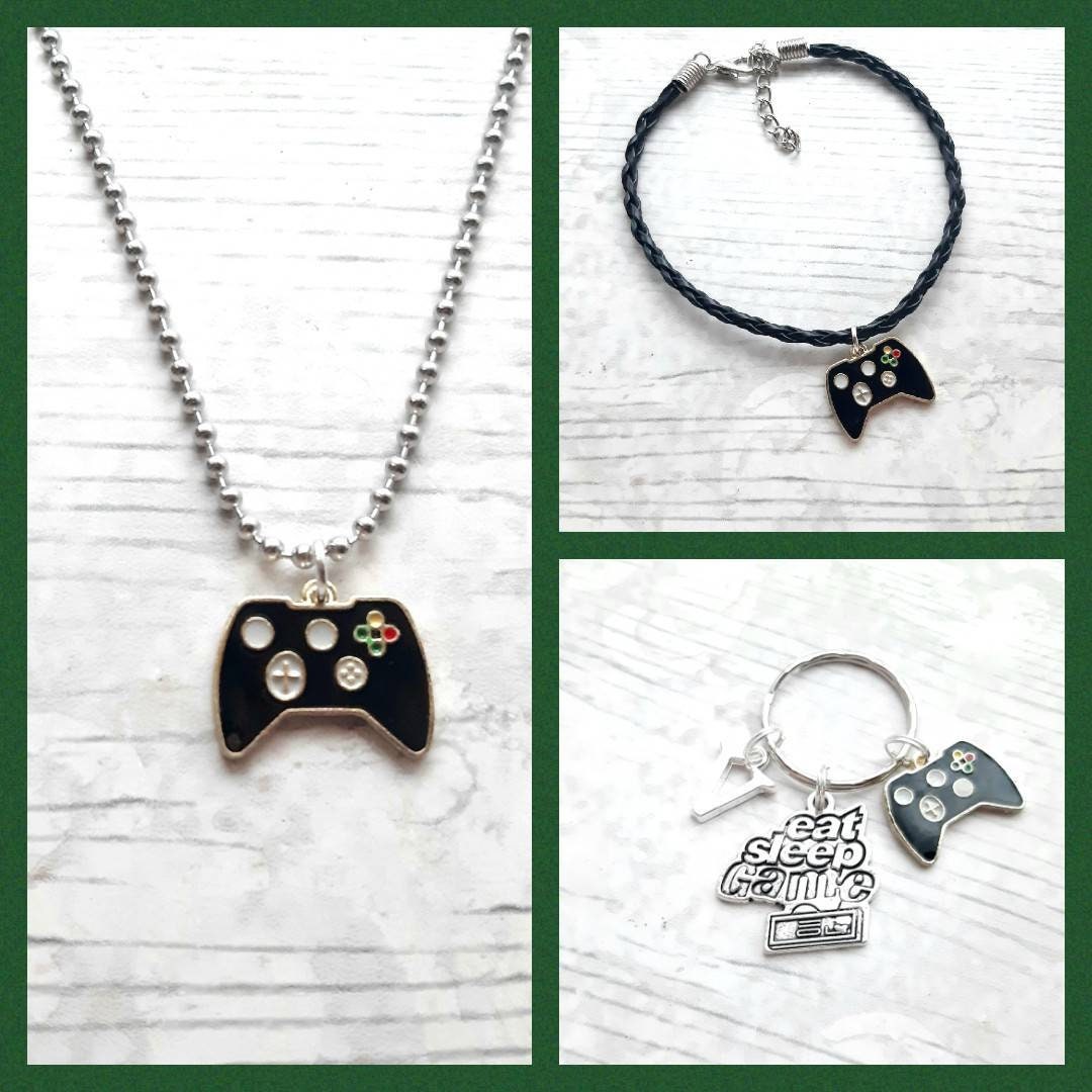 Game controller necklace, initial necklace, gaming lover, personalised gamer jewellery, retro gifts for teenager, fathers day present