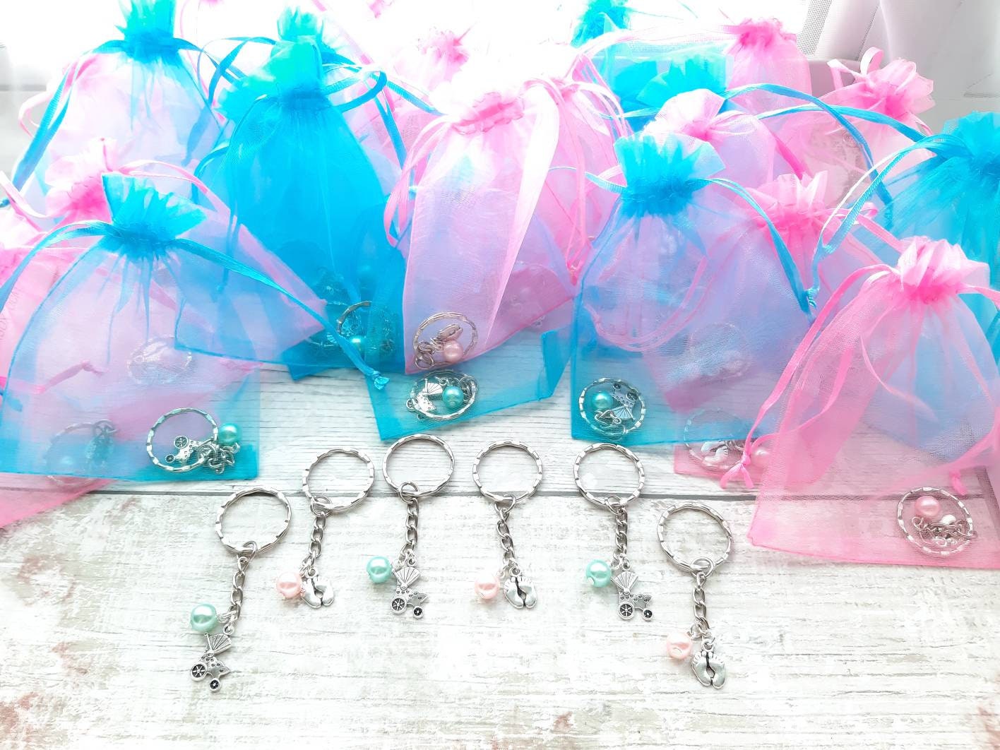 Baby shower keyrings, Gender reveal keychain, Baby shower favours, new baby party gifts, party bag filler, mum to be present, mummy keyring