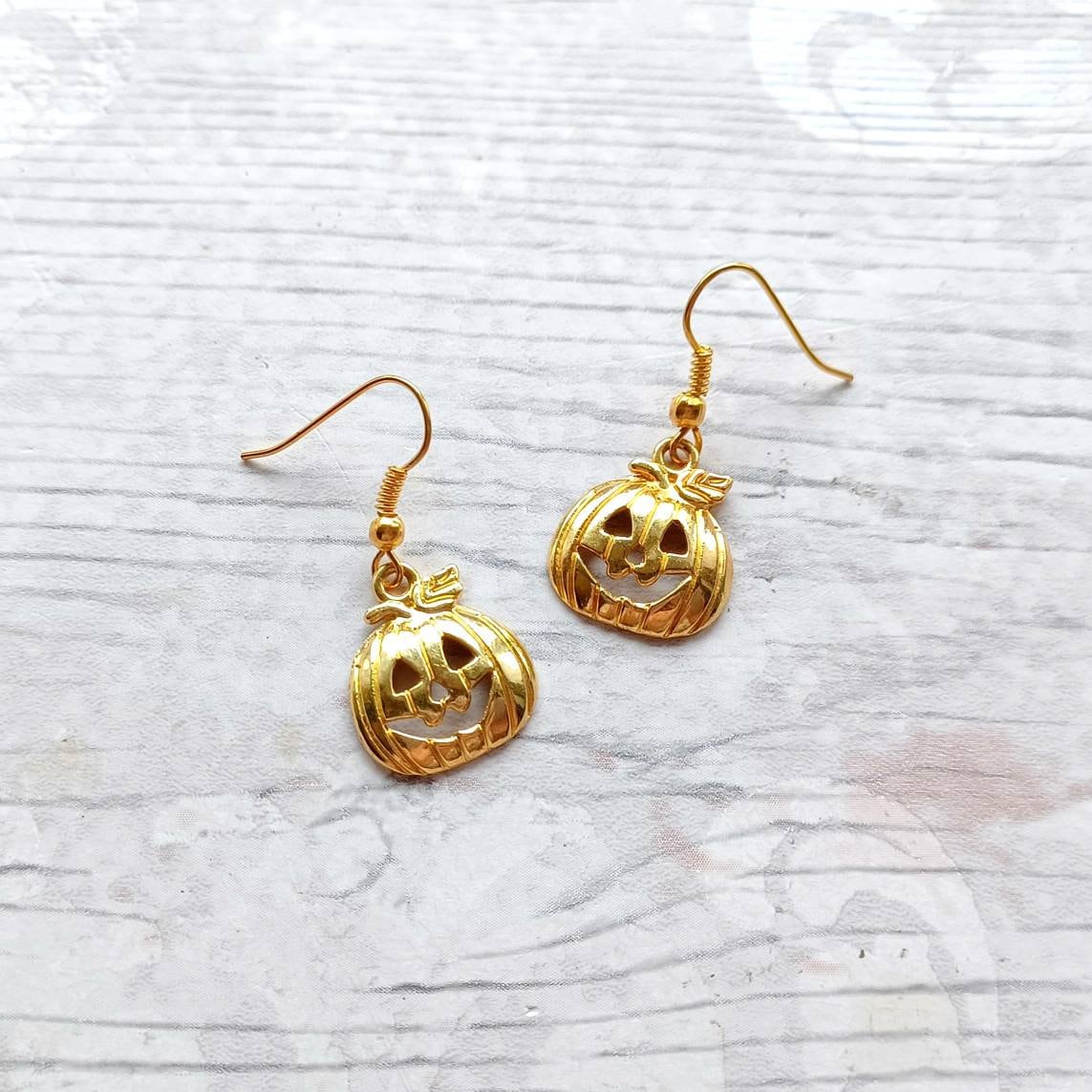 Pumpkin earrings, halloween jewellery, goth jewelry, autumn accessory, fall earrings, spooky Jack o lantern gift