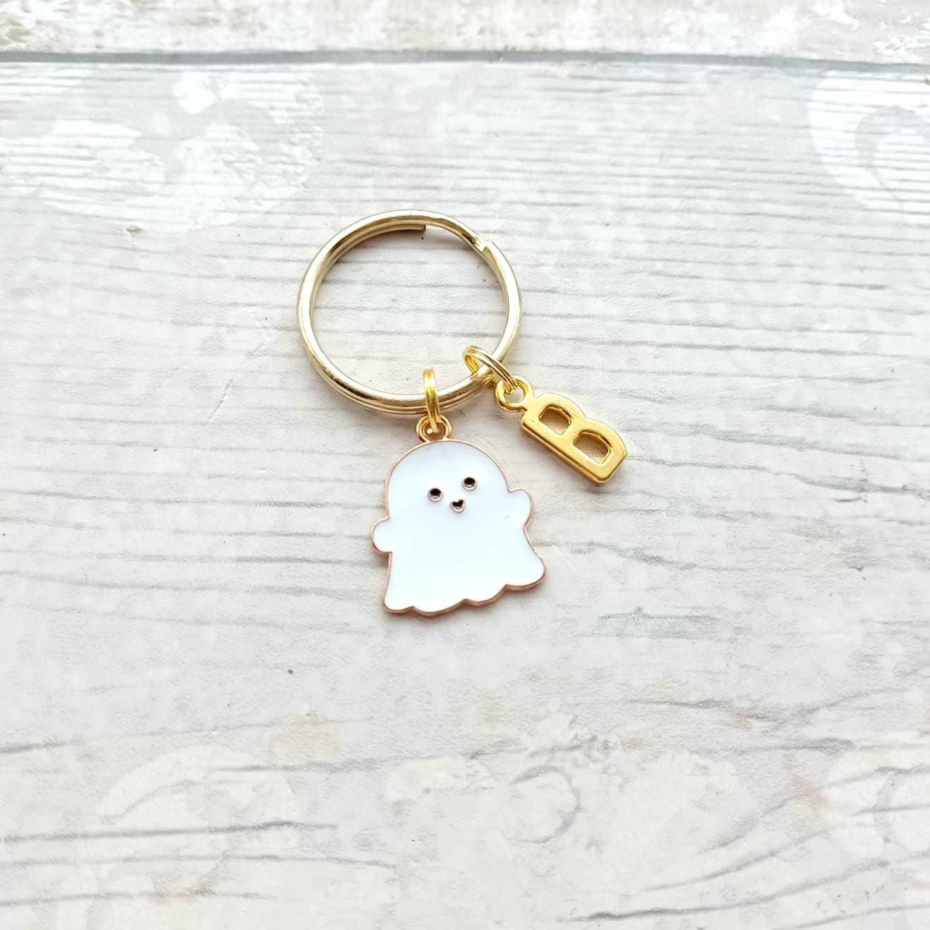 Ghost keyring, cute ghostie keychain, halloween keyring, fall accessory, spooky trick or treat gift