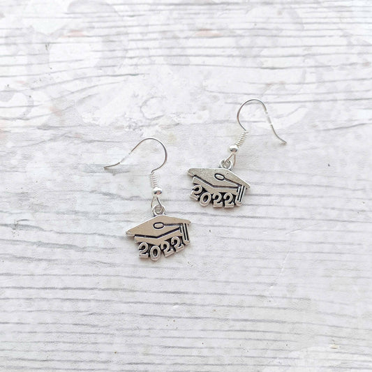 graduation earrings, 2023 graduate jewellery, cap earrings, grad student jewelry, gift for graduate, college diploma, end of year present