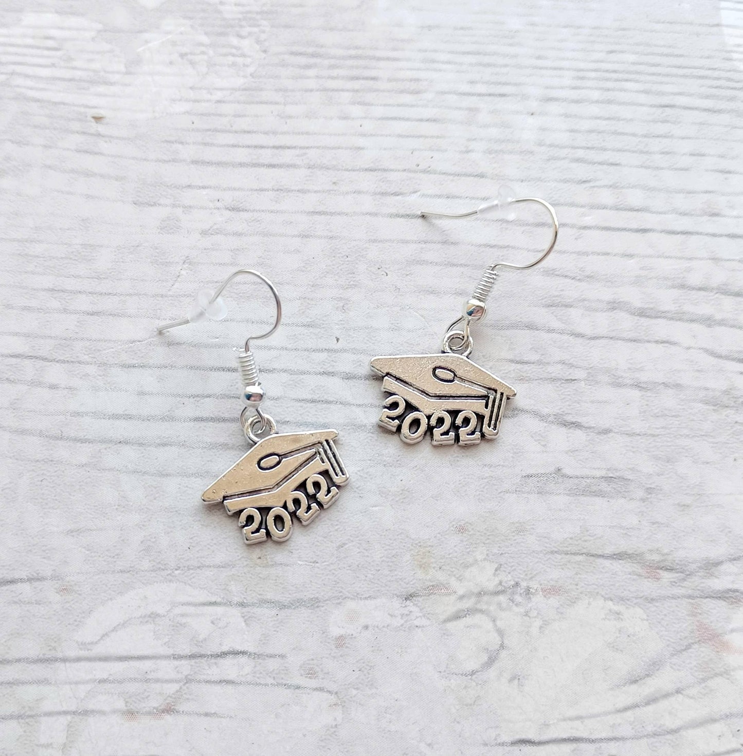 graduation earrings, 2023 graduate jewellery, cap earrings, grad student jewelry, gift for graduate, college diploma, end of year present