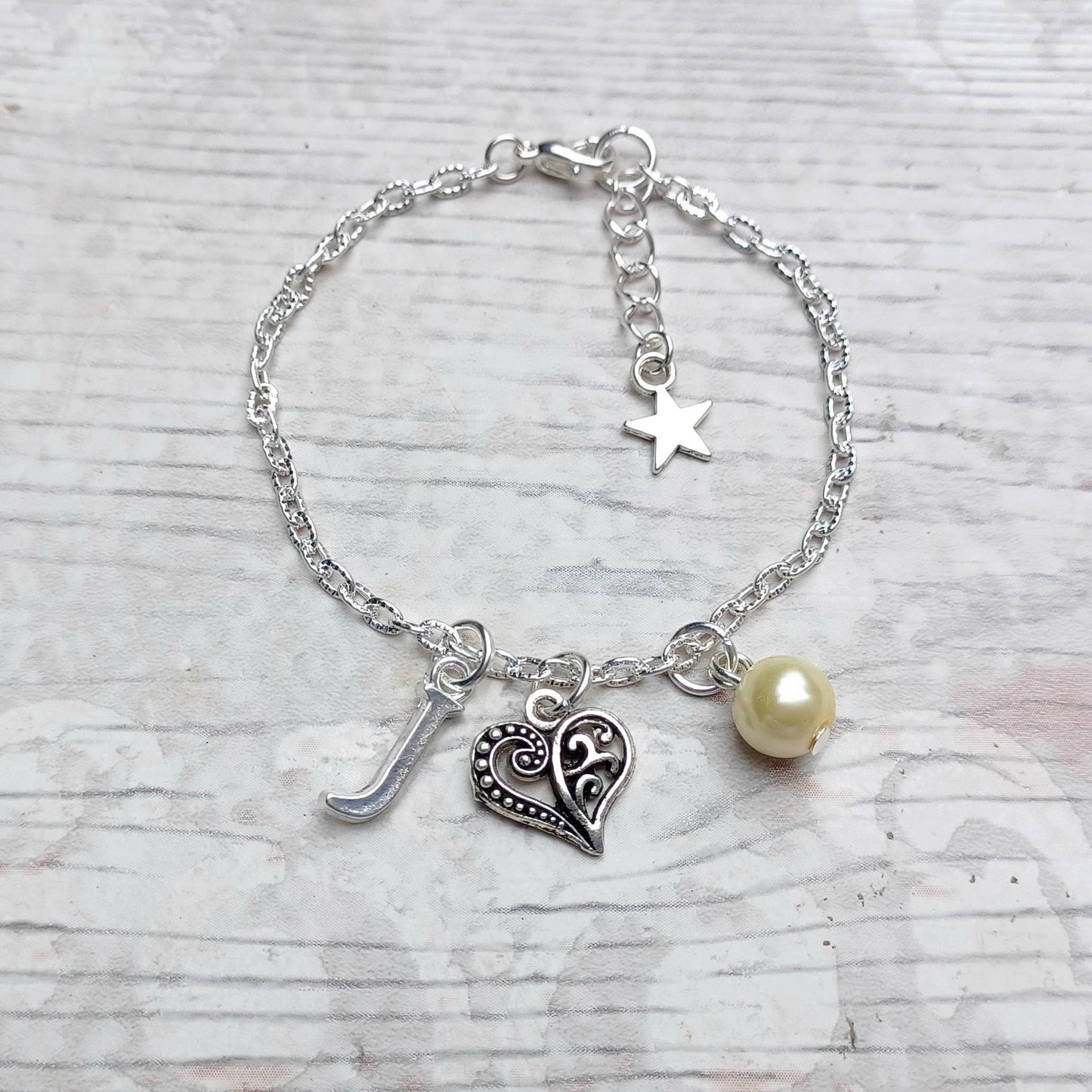 Heart bracelet, love heart jewellery, romantic valentines day present, I love you gift, gift for her, personalised initial bracelet