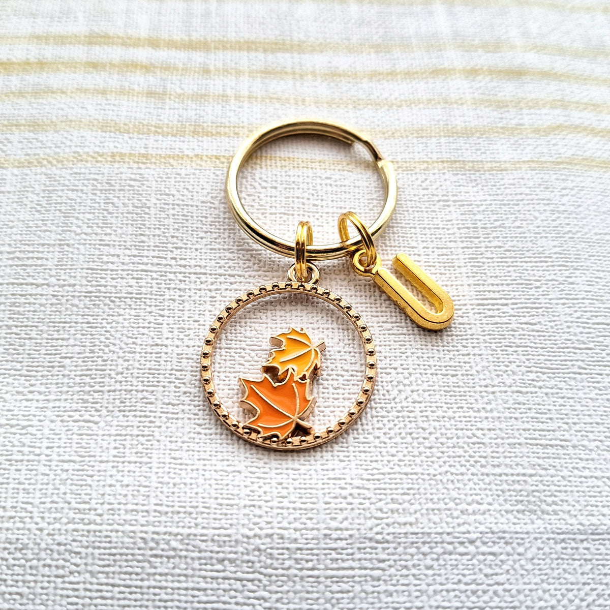 Leaf keyring, personalised initial keyring, autumn leaves jewellery, nature lover gift, quirky present for mum, fall keychain