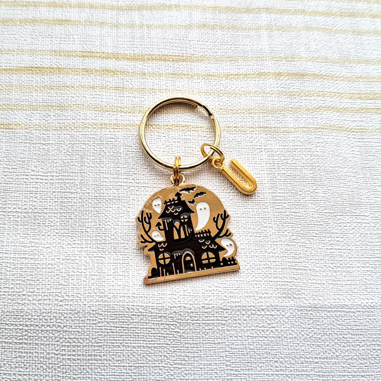 Haunted house keyring, ghost mansion keychain, spooky halloween party favor, gothic present, gift for ghost hunter