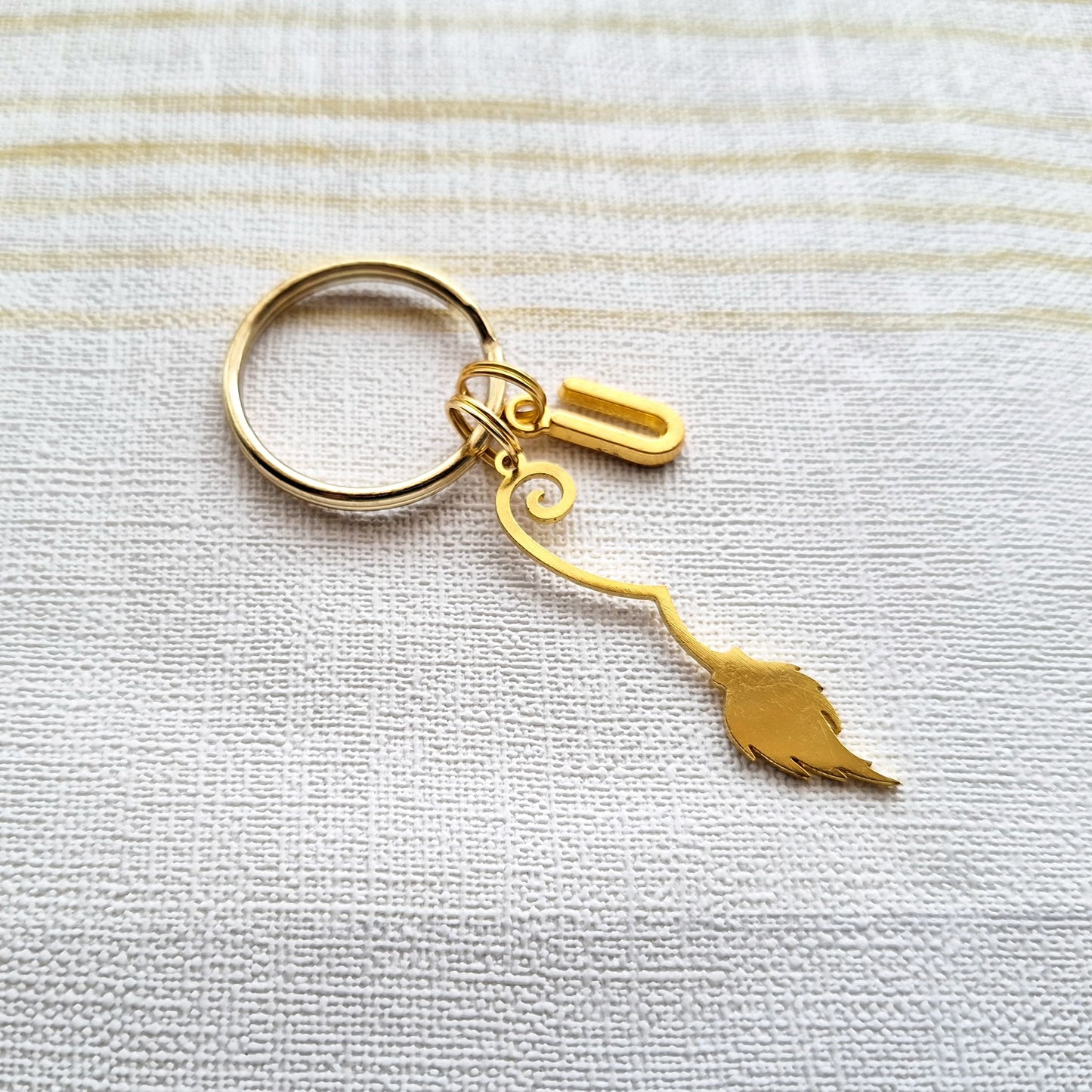 Witches broom keyring, personalised broomstick keychain, gift for witch, wizard present, halloween party favor, witchcraft gift