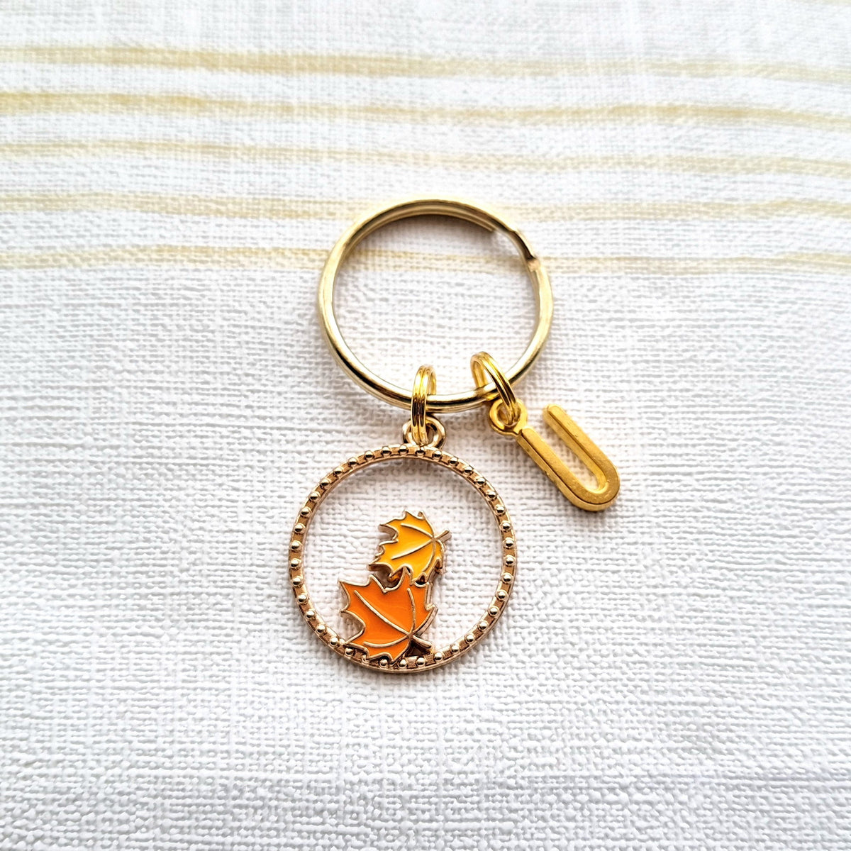 Leaf keyring, personalised initial keyring, autumn leaves jewellery, nature lover gift, quirky present for mum, fall keychain